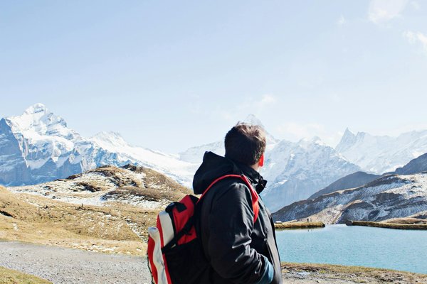 Astuces Ingénieuses pour Économiser sur vos Dépenses Alimentaires en Voyage
